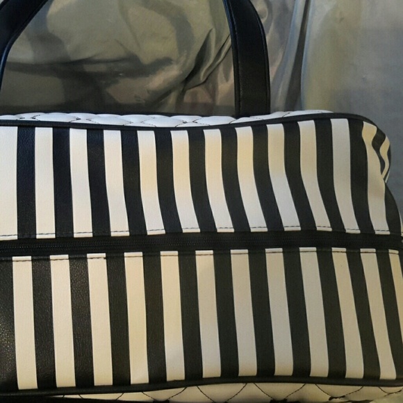 Betsey johnson LUV BETSEYweekender 2pc blkwht NWT - Picture 4 of 8
